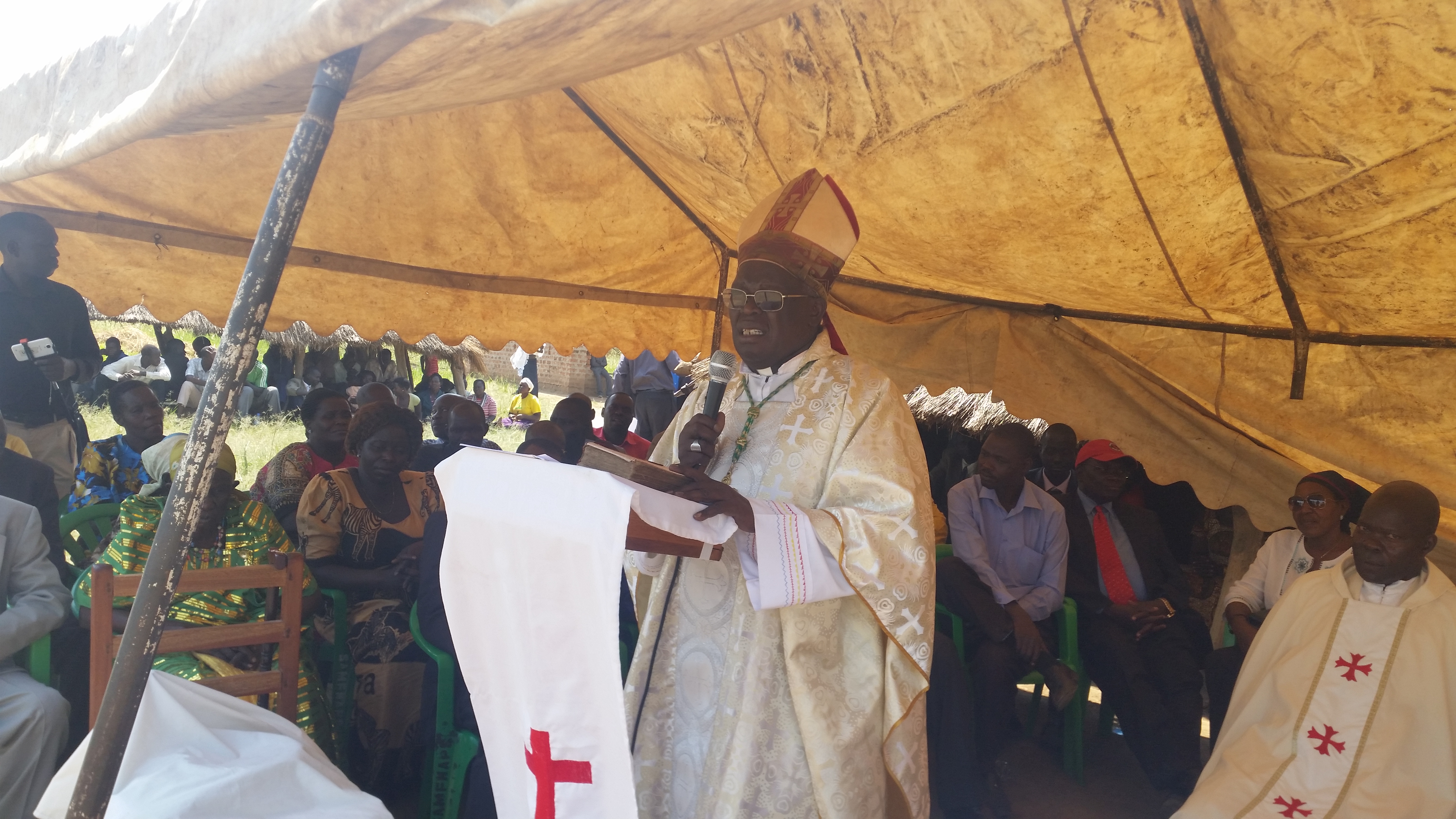 Bishop Odama leading a peace mass in Apaa on saturday